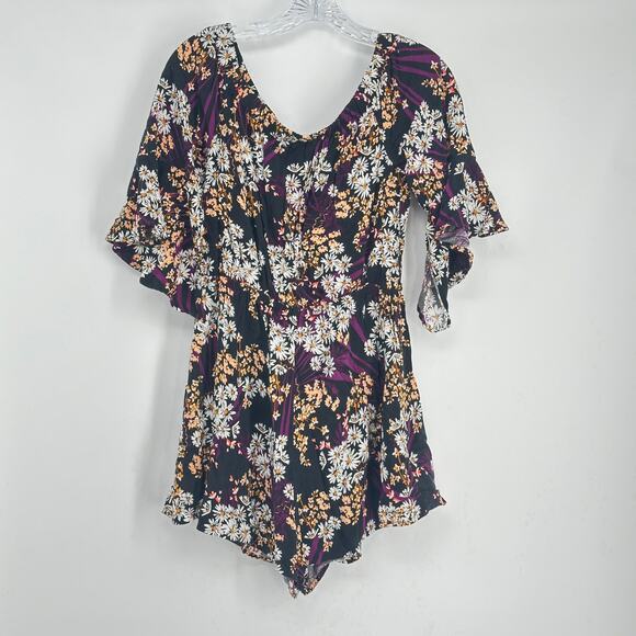 Express Womens Black Floral Romper Size M White Flowers Printed Boho Ruffle Chic - Picture 2 of 13